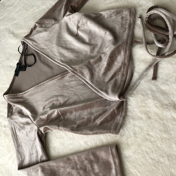 Forever 21 velvet long sleeve - Picture 1 of 3